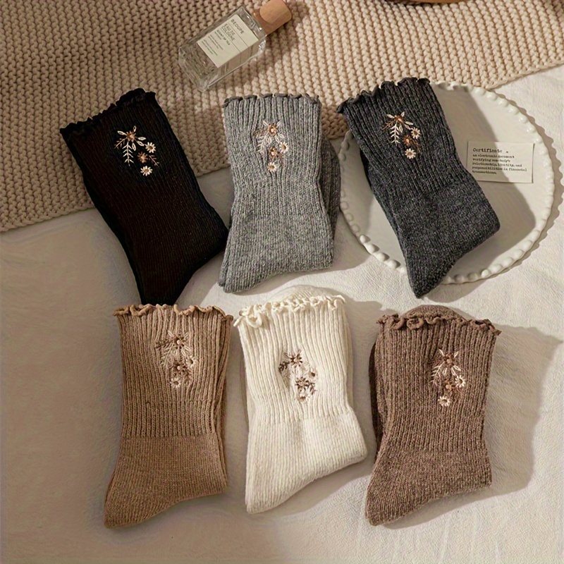 Embroidery On Socks - ถุงเท้าขนนุ่มปักลายดอกไม้เล็ก 6 คู่ ถุงเท้ายาวครึ่งน่องสำหรับผู้หญิง ฤดูใบไม้ร่วง ฤดูหนาว