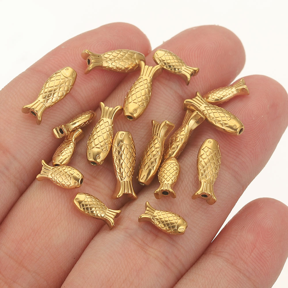 Embroidery Artwork - 5PCS สแตนเลสสตีลปลา Charm Spacer ลูกปัดสําหรับสร้อยข้อมือเย็บปักถักร้อย PVD