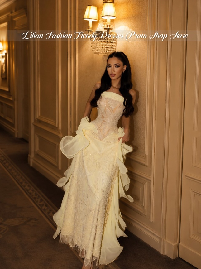 Embroidery Yellow Dress - ชุดราตรีสีเหลืองอ่อนแบบไม่มีสายรัดไหล่สไตล์ตะวันออกกลาง ตกแต่งด้วยลูกไม้แบบ Petal-Hem ชุดราตรีงานแต่งงาน ชุดงานเลี้ยงวันเกิด