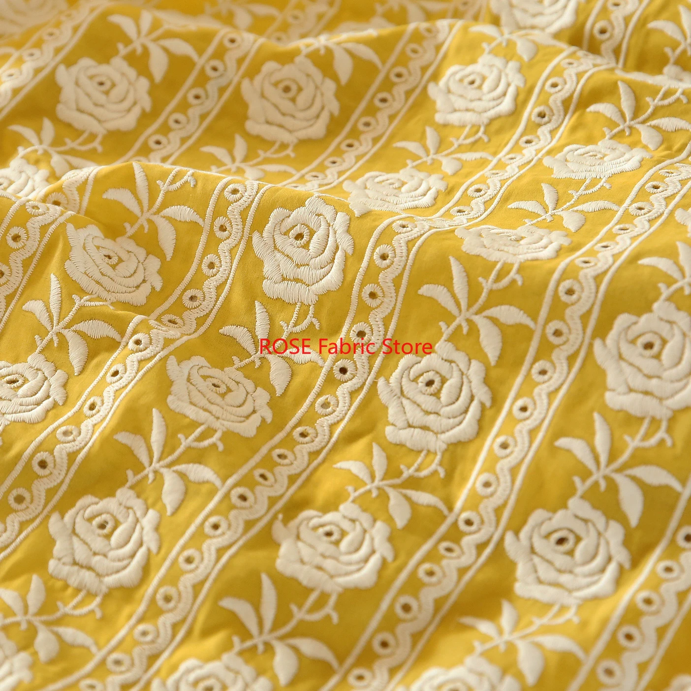 Embroidery Yellow Dress - ผ้าฝ้ายฝรั่งเศสสีเหลืองลายดอกกุหลาบปักหนัก งานฝีมือ สำหรับตัดเย็บเสื้อผ้า ชุดแต่งงาน ผ้าสำหรับนักออกแบบเสื้อผ้า