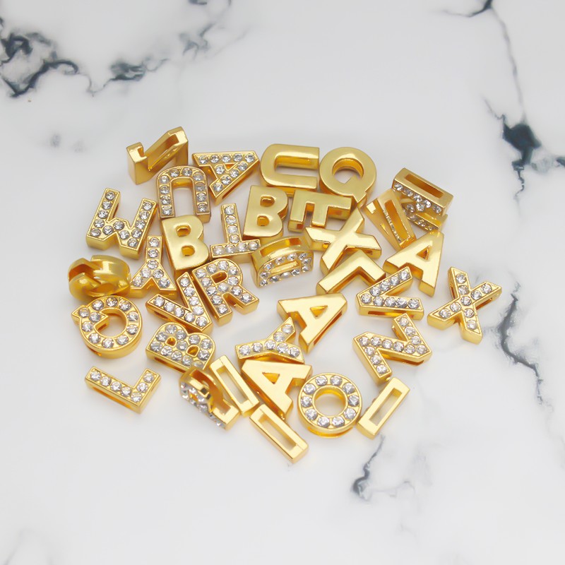 Embroidery Charm - 50 ชิ้น/ล็อต ตัวอักษรภาษาอังกฤษแบบสไลด์ประดับเพชร ขนาดรู 8 มม.