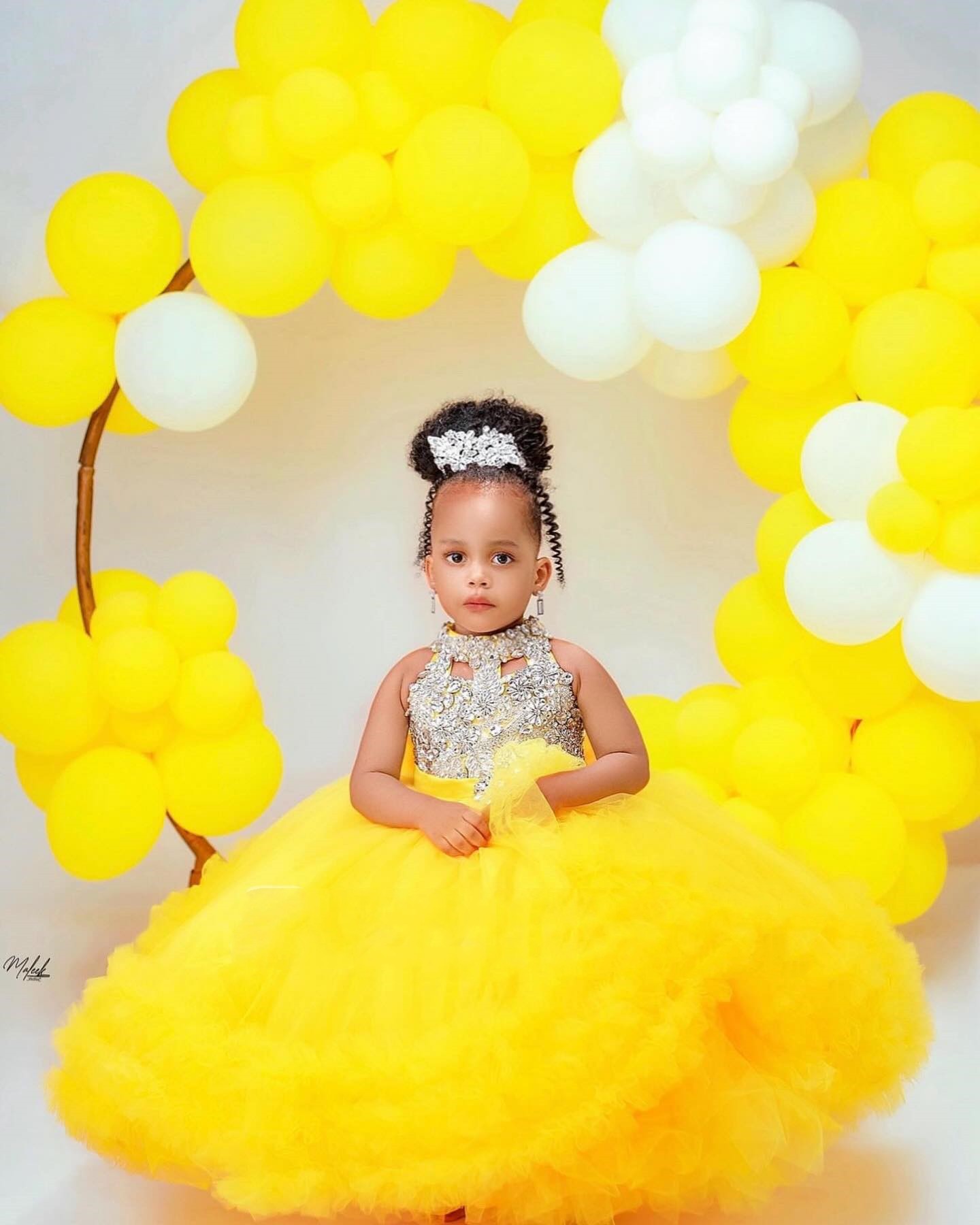 งดงามสีเหลืองดอกไม้สาวชุดแขนกุ - Embroidery Yellow Dress บทวิจารณ์และราคา