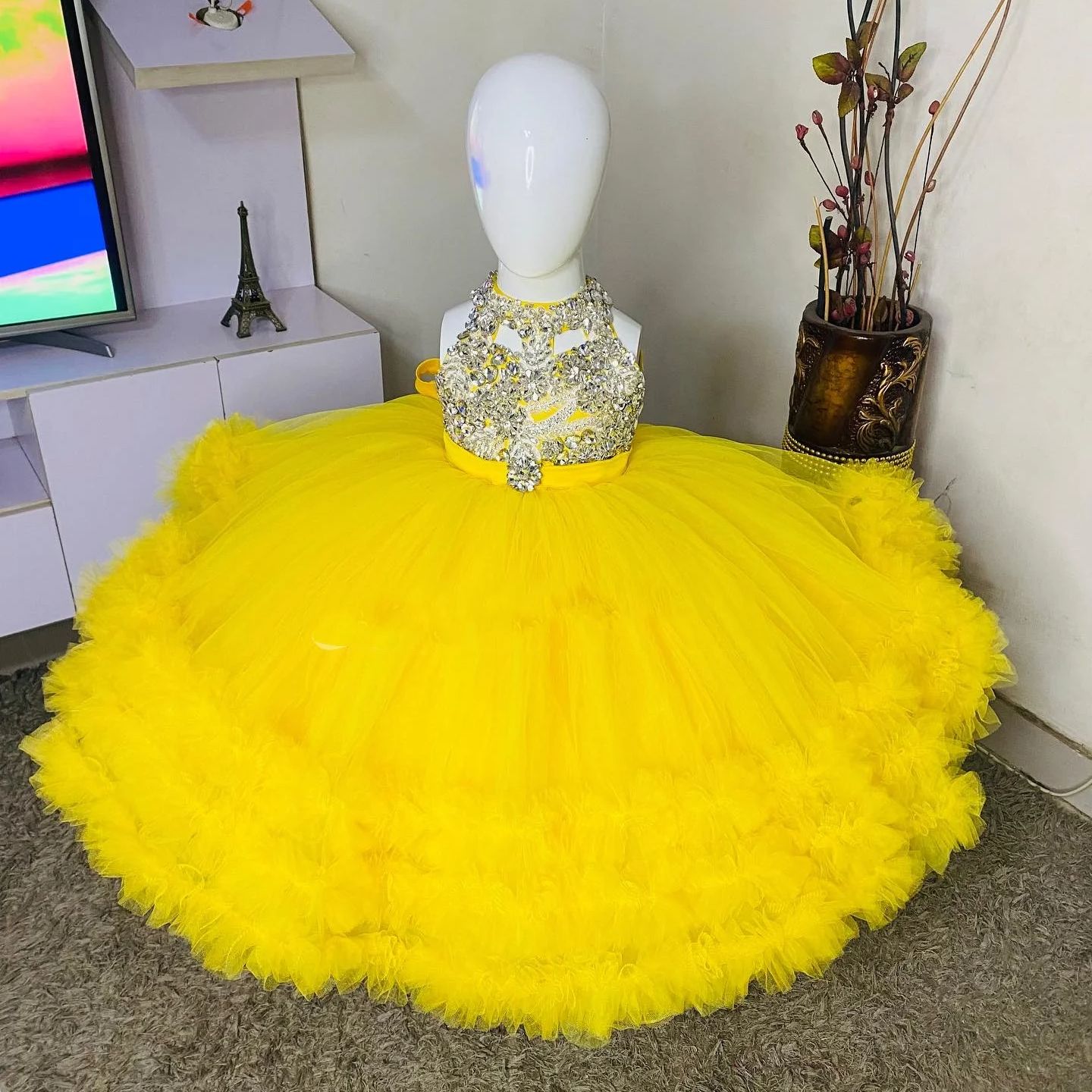 งดงามสีเหลืองดอกไม้สาวชุดแขนกุ - Embroidery Yellow Dress บทวิจารณ์และราคา
