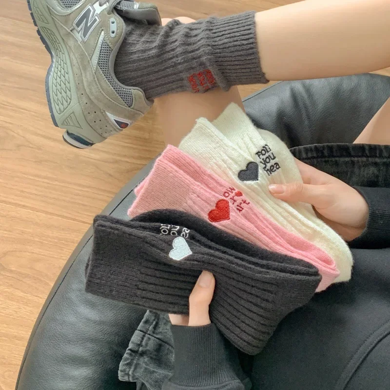 ถุงเท้าข้อกลางสไตล์ฮาราจูกุ น่ - Embroidery On Socks บทวิจารณ์และราคา