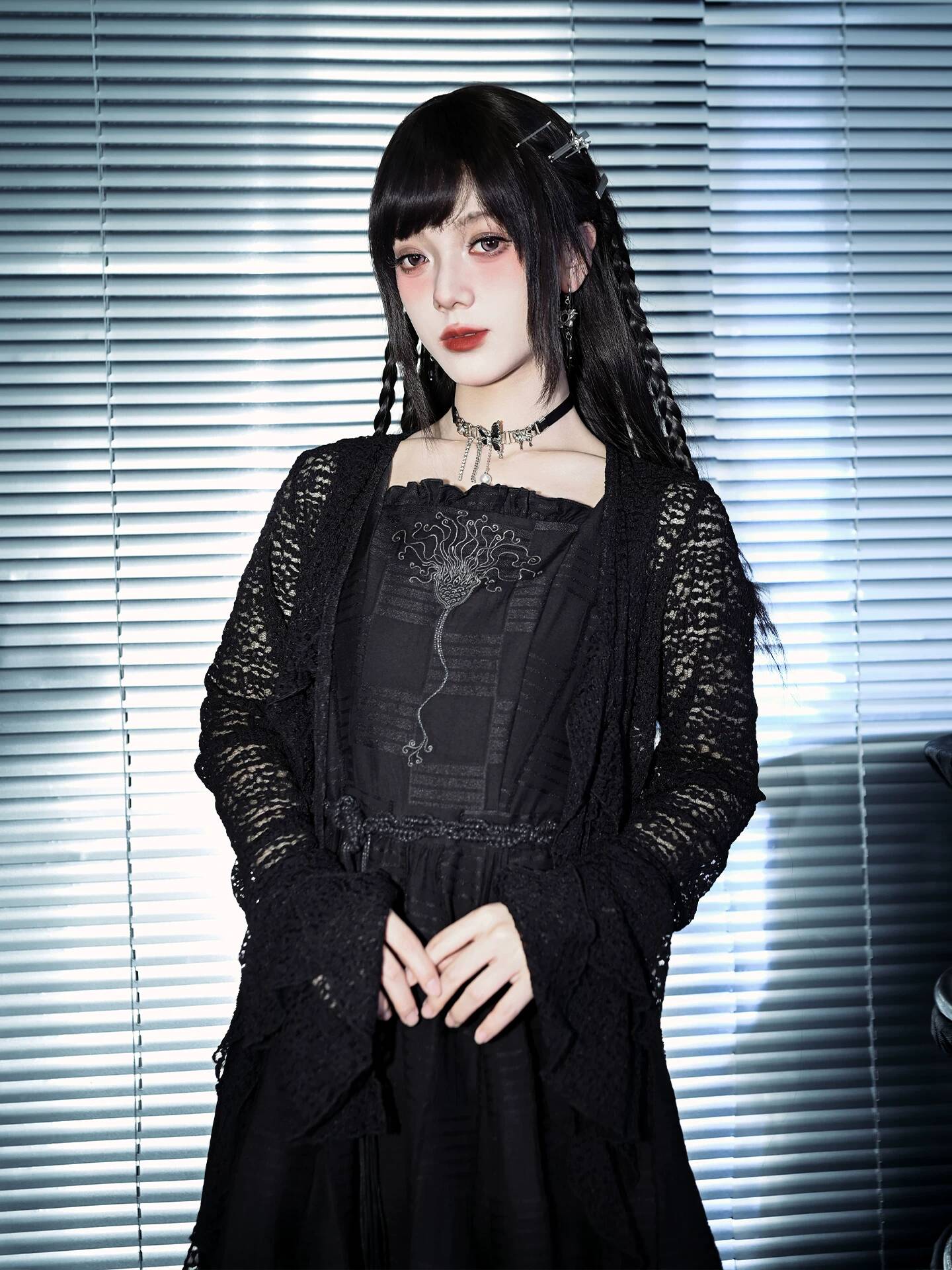 ชุดเดรสปักลายคริโนอยด์สีดำสองช - Embroidery Vest บทวิจารณ์และราคา