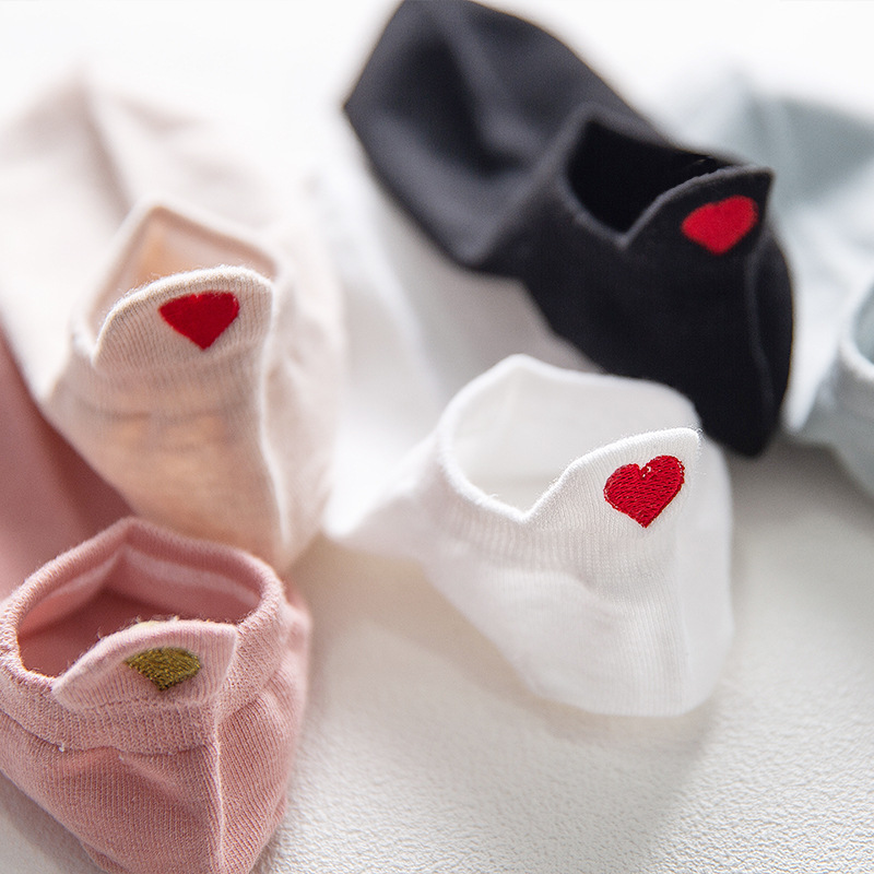 ถุงเท้าหัวใจรักปักน่ารักส้นตลก - Embroidery On Socks บทวิจารณ์และราคา
