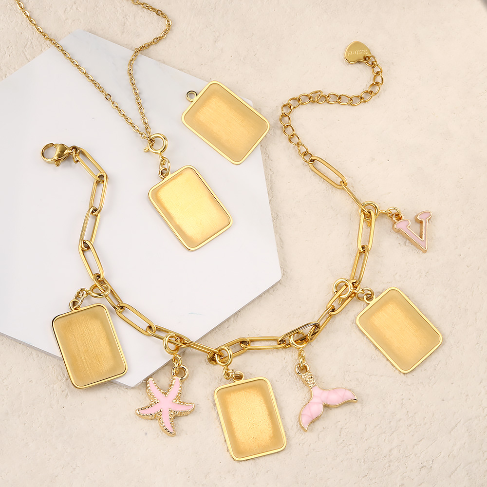 สร้อยคอจี้ธงตัวอักษรภาพถ่ายแบบ - Embroidery Charm บทวิจารณ์และราคา