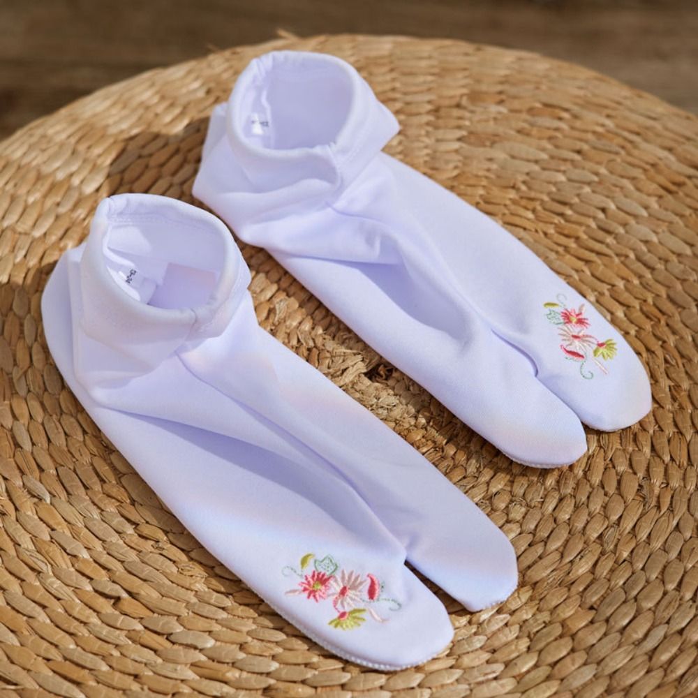 ถุงเท้าปักลายดอกไม้แบบสองนิ้ว  - Embroidery On Socks บทวิจารณ์และราคา