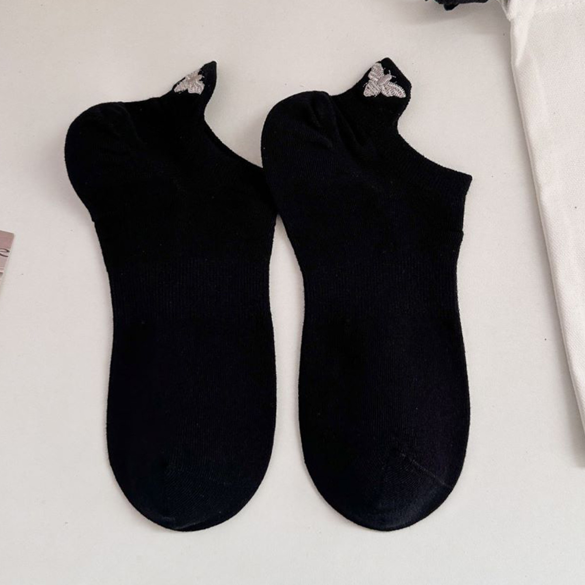 ถุงเท้าสีดำปักลายสัตว์น่ารัก3ค - Embroidery On Socks บทวิจารณ์และราคา