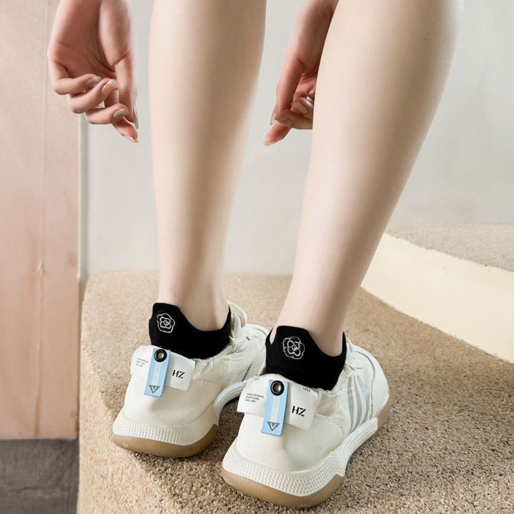 ถุงเท้าสีดำปักลายสัตว์น่ารัก3ค - Embroidery On Socks บทวิจารณ์และราคา