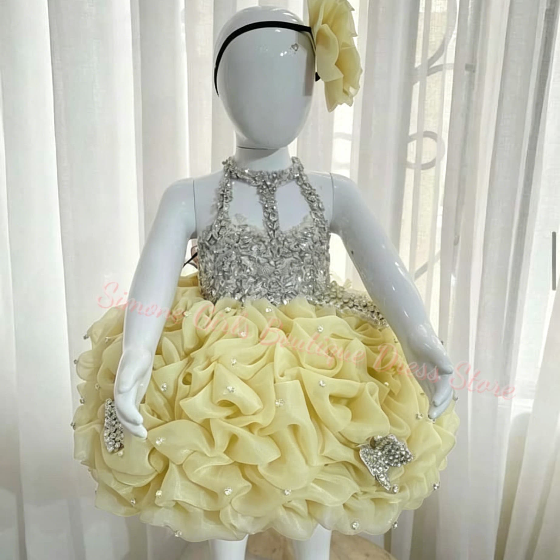 ชุดเดรสเด็กผู้หญิงสีเหลืองประด - Embroidery Yellow Dress บทวิจารณ์และราคา