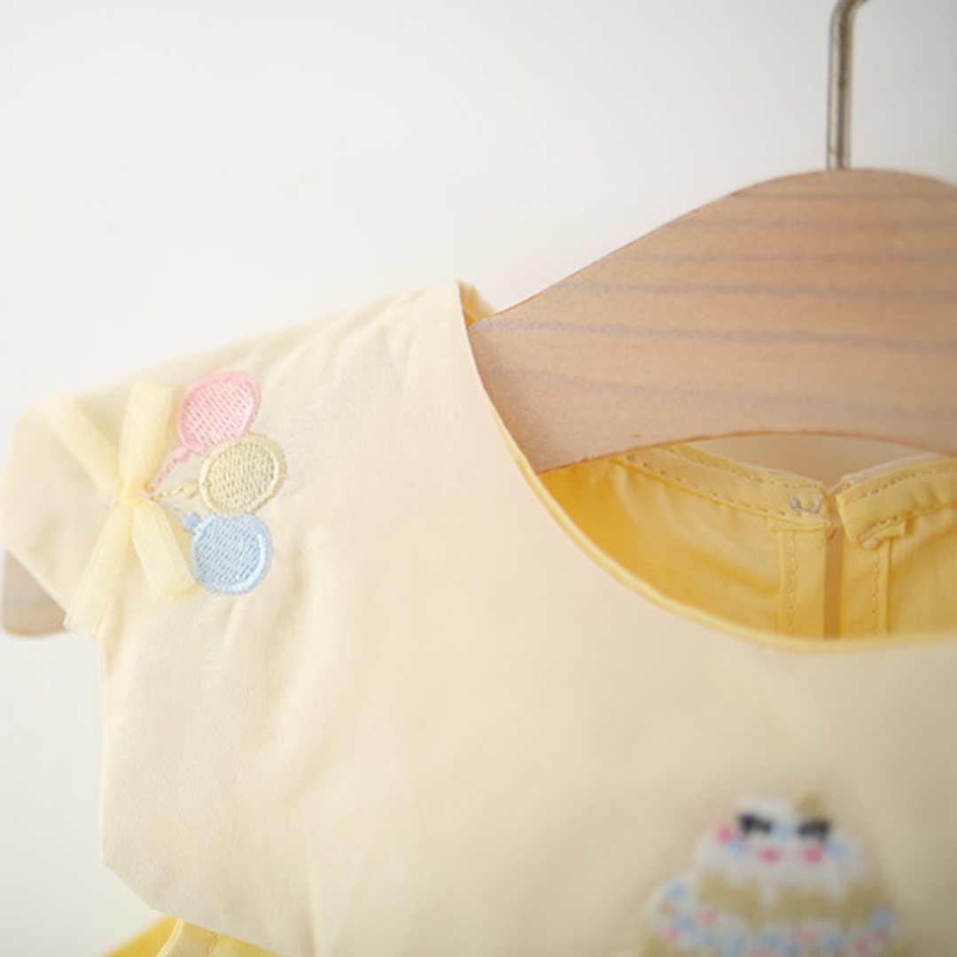 เดรสผ้าฝ้ายสีเหลืองสำหรับเด็กผ - Embroidery Yellow Dress บทวิจารณ์และราคา